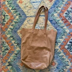 BAGGU soft leather tote bag in tan